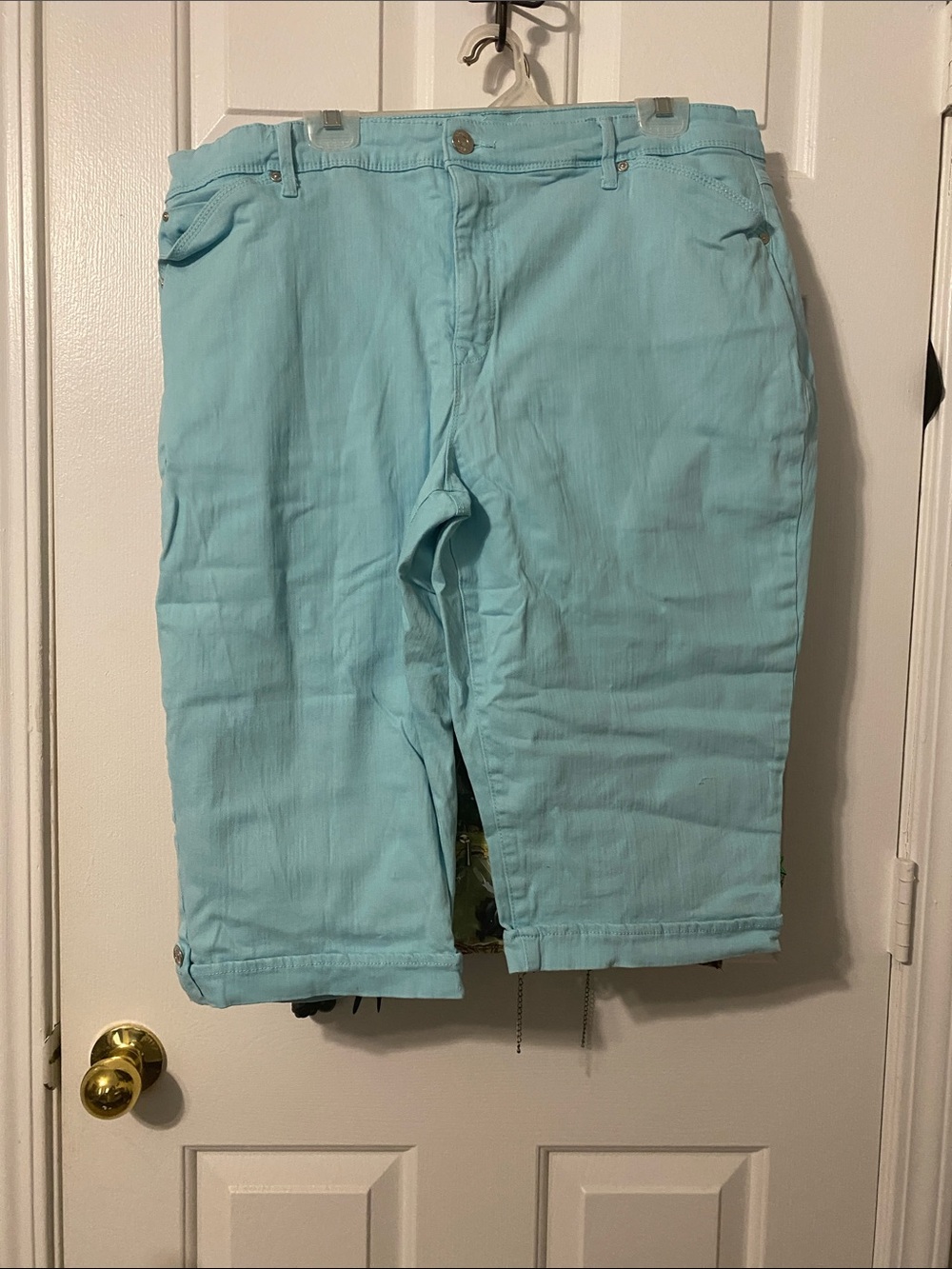 Gloria Vanderbilt Women's Light Aqua Capris